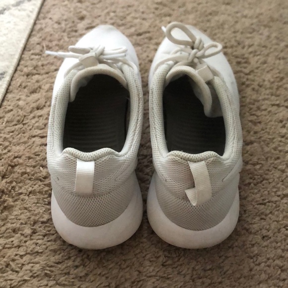 White Nike Roshe One - Women’s size 8.5 - Picture 3 of 6